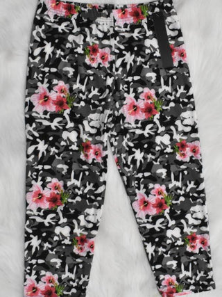 Camo Floral Print Capri Leggings